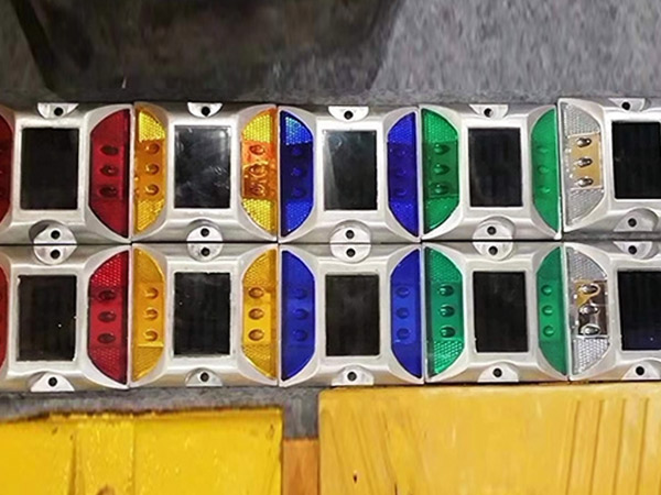 太陽(yáng)能道釘燈